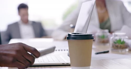 4k footage of businesspeople working in the office