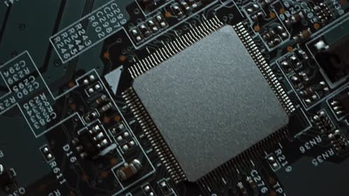 Bunte Leiterplatte, Komponenten der Computer-Hauptplatine: Mikrochips, CPU-Prozessor, Transis