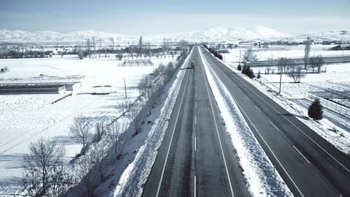 Autobahn nach Antalya in den Bergen im Winter in der Türkei