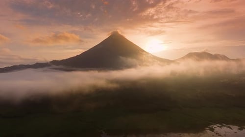 Experience the Stunning Sunrise at Arenal Volcano and Laguna Costa Rica