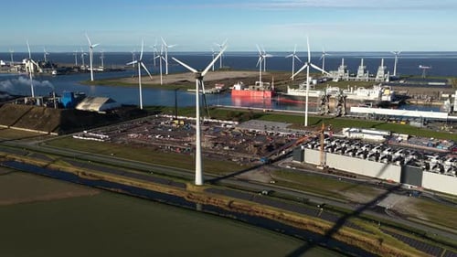 Vista aérea de la expansión del campus del centro de datos a hiperescala, la nueva construcción y las instalaciones existentes.