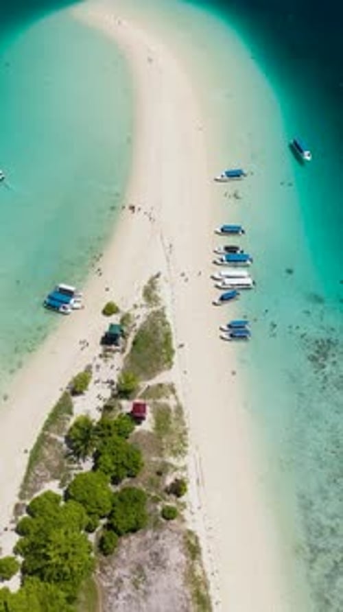 Paysage marin avec l'île tropicale de Semporna Sabah en Malaisie