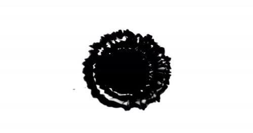 Tache d'encre noire sur une surface blanche et étalée