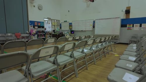 Cámara Move en el pasillo escolar vacío