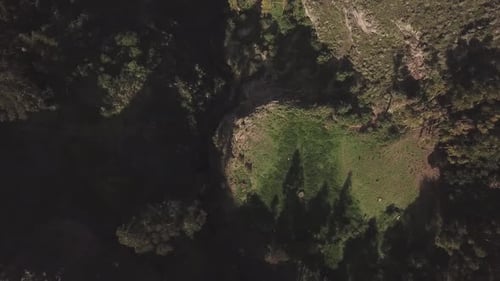 Zumbido en la cabeza: gran paisaje de Salto del Fraile en Lima, Perú