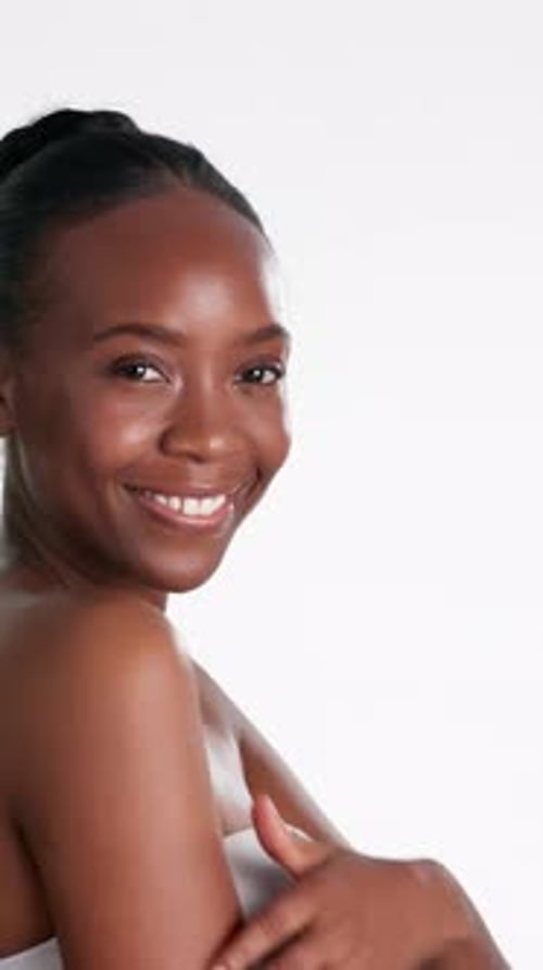 Cuidado de la piel, rostro y mujer con brillo, risa y dermatología para una piel sana, beneficios y bienestar