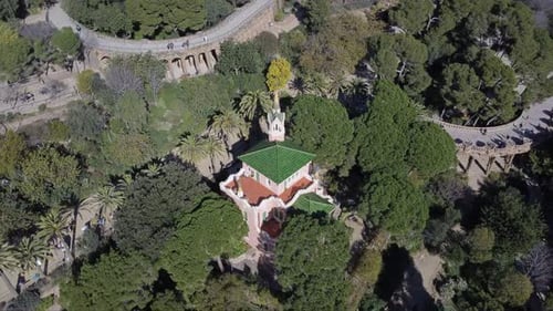 Parklandschaft mit Sehenswürdigkeiten aus der Vogelperspektive.