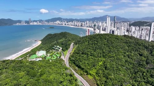 Horizonte de Balneario Camboriu en Balneario Camboriu en Santa Catarina, Brasil.