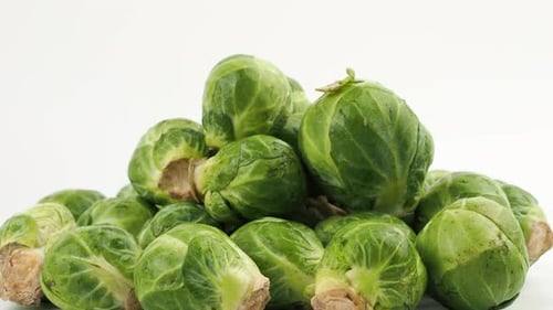 Brussels sprouts rotate on a white background.
