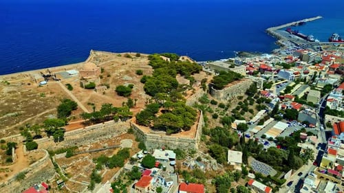 Stadt Rethymno auf der Insel Kreta, Griechenland, Drohnenblick
