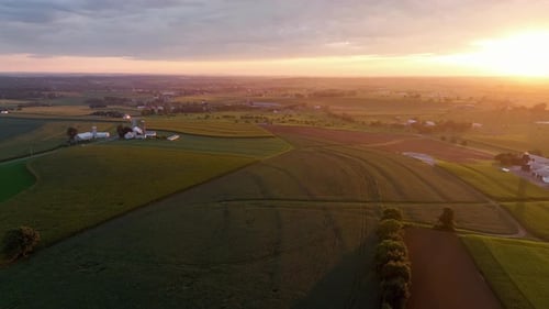 Endless farm fields of America. Countryside at beheiztem sunset time. Aerial panorama wide shot.