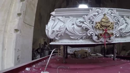 Kirchenruinen in Antigua, Guatemala. Dies ist ein Grab, das vor dem Erdbeben in der Kirche zurückgelassen wurde