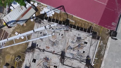 Vista aérea Las nuevas obras de construcción en Mahmutlar crean un distrito moderno lleno de grúas y