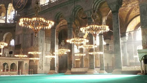 Kronleuchter und runde Kalligraphie-Teller für den Innenbereich der Hagia Sophia-Moschee 5