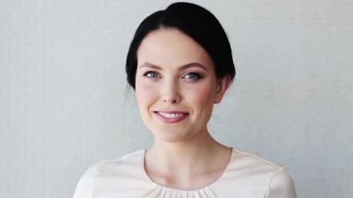 Smiling woman looking at the camera