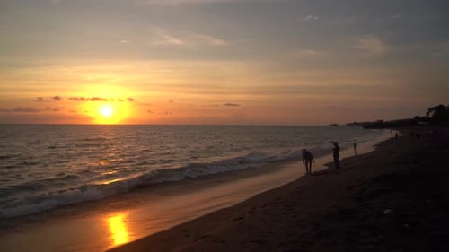 Meer bei Sonnenuntergang