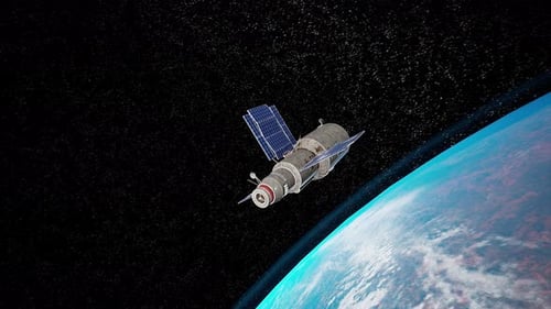 El satélite orbita la Tierra mientras captura impresionantes vistas del planeta que se encuentra debajo