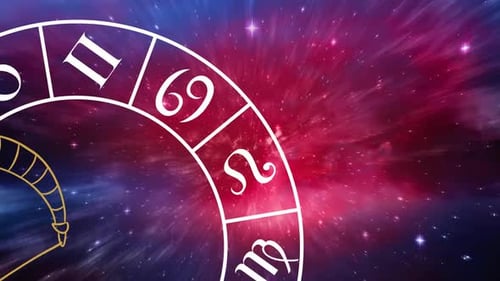 Animación del símbolo del signo zodiacal de Sagitario en la rueda del horóscopo giratoria sobre estrellas brillantes
