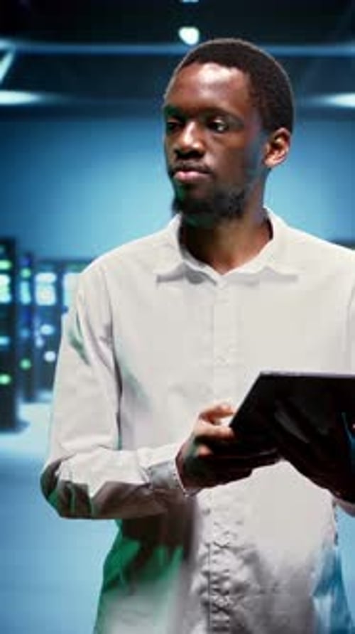 Técnico de Vídeo Vertical em Instalação de Supercomputadores