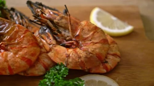 Delicious Grilled Shrimp with Lemon and Parsley