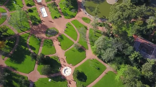 VUE AÉRIENNE - Parc Paseo El Rosedal à Palermo, Buenos Aires, Argentine, de haut en bas