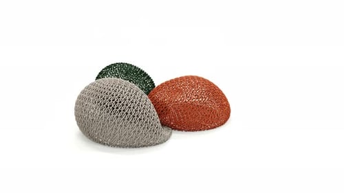 Sequenz fallender gestrickter Kugeln