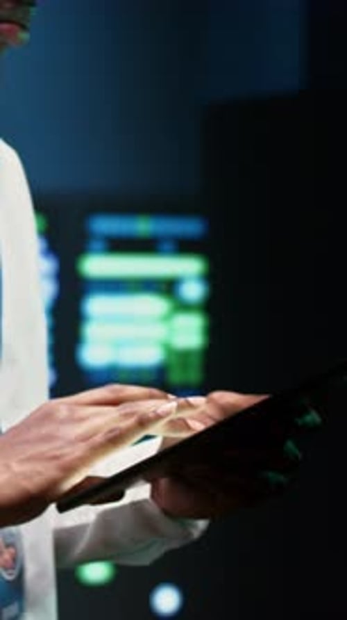 Supercomputer-Server im Portrait-Format führen zentralisierte Datensicherungen durch
