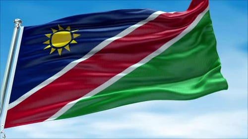 Namibias Flagge bewegt sich im Wind vor dem blauen Himmel