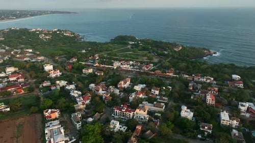 Puerto Escondido, Carrizalillo, Renconada, vista aérea desde un Zumbido. El Zumbido de Natural Bay Beach vuela por encima