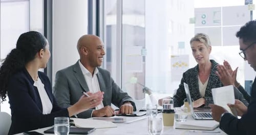 4k video footage of a group of businesspeople applauding a colleague during a meeting in an office
