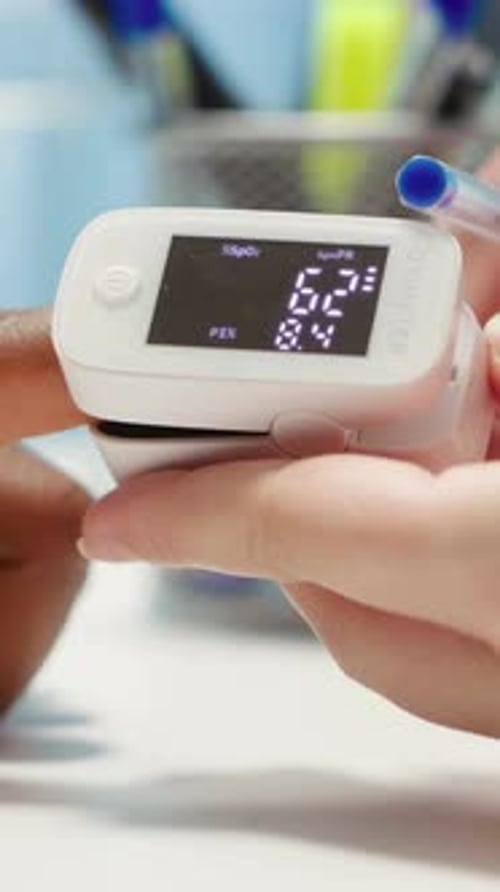 Pulse Oximeter Measures Oxygen Saturation on Fingertip