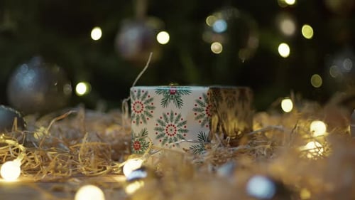 Composition de cadeaux et de décorations de Noël