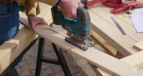 Man cutting wood with jigsaw