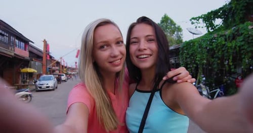 Couple captures ko lanta Thailand old town holiday memories with smartphone