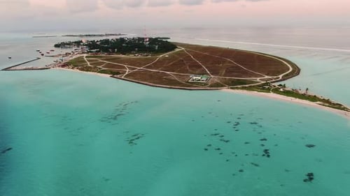 Ilha Thulusdhoo, Maldivas, vista de cima, fotografada por drone