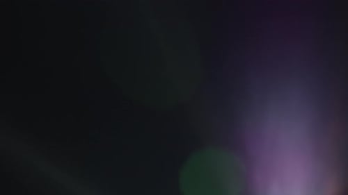 Colleción Panorama de Lucent: un amplio destello de lente azul que sale por la parte inferior sobre una parte trasera negra