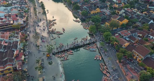 Lapso de tempo da vista aérea do drone sobre a cidade de Hoi An