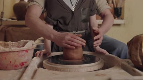 Pottery Lesson to Craft Clay Masterpieces for Bonding and Creativity in a Workshop
