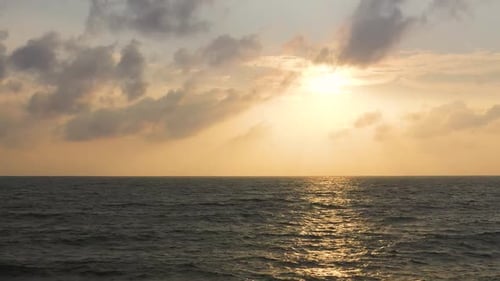 Sonnenuntergang über dem Meer Sri Lanka