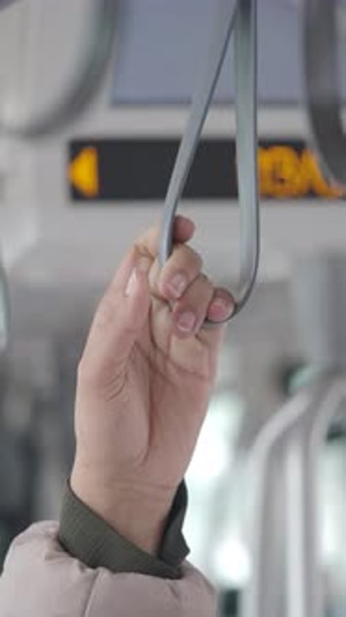 Sangle de bus portante dans les transports publics urbains