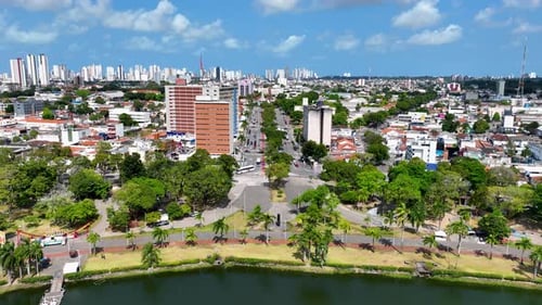 Paisagem urbana da famosa lagoa na cidade de João Pessoa, no nordeste do Brasil.