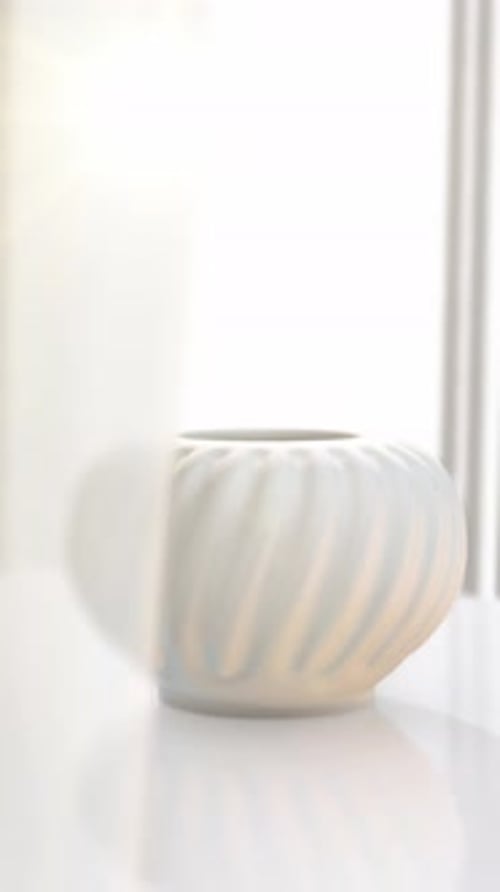 Keramikvase mit natürlichem Blitz