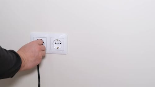 Connecting the Power Cord to an Electrical Outlet