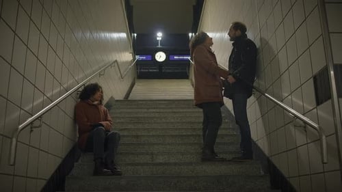 Um homem e uma mulher tendo um drama de crise de relacionamento emocional