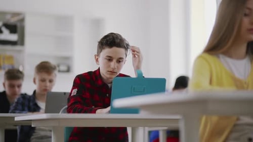Students Actively Engaged in Innovative Digital Learning Within a Contemporary Classroom Setting