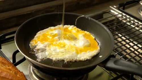 Kochen, Ei fällt auf die Pfanne, Super 240
