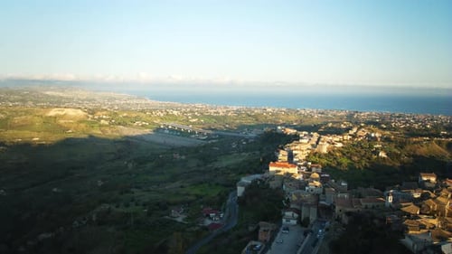 Siderno Siperiore y la costa y el campo de Calabria Hyperlapse