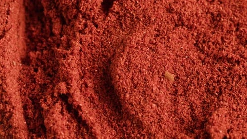 Getrocknete rote Paprika, Nahaufnahme, Makro-Rot, exotischer süßer Gewürzzusatz für Lebensmittel