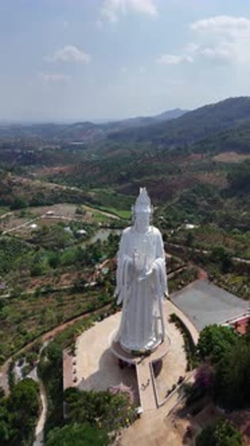 Vue aérienne de la pagode Linh An, ville de Dalat, province de Lam Dong, Vietnam.
