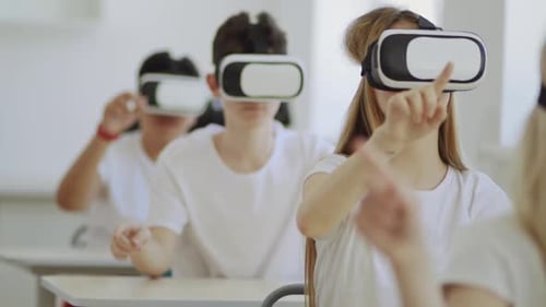 Students Use VR Headsets in Classroom